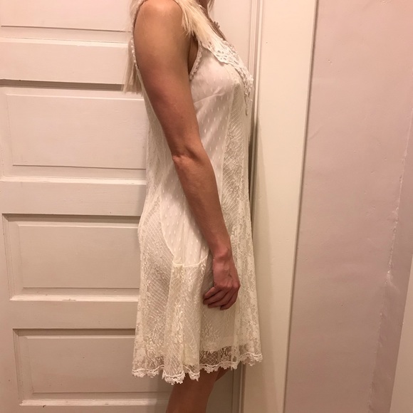 White lace dress - Picture 3 of 4